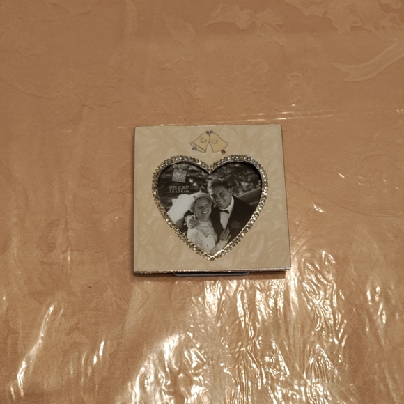 Heart shaped photo frame fits 3" x 3" - Picture 3 of 5